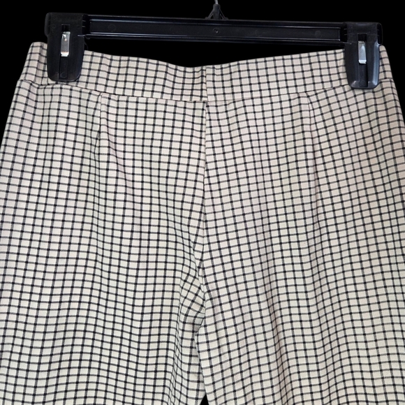Harlow Tan And Black Plaid Capri's Size XL - Picture 3 of 6